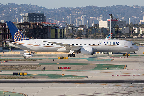 United Airlines Boeing 787-9 N29968 at Los Angeles International Airport (KLAX/LAX) United Airlines Boeing 787-9 N29968 at Los Angeles International Airport (KLAX/LAX)
