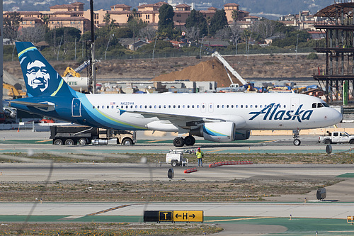 Alaska Airlines Airbus A320-200 N625VA at Los Angeles International Airport (KLAX/LAX) Alaska Airlines Airbus A320-200 N625VA at Los Angeles International Airport (KLAX/LAX)