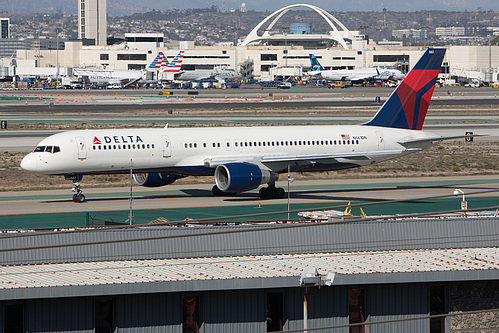 Delta Air Lines Boeing 757-200 N661DN at Los Angeles International Airport (KLAX/LAX)