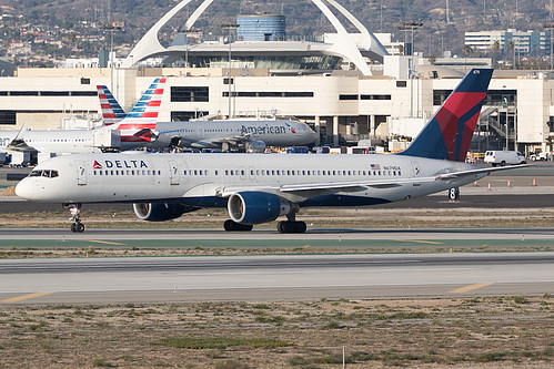 Delta Air Lines Boeing 757-200 N679DA at Los Angeles International Airport (KLAX/LAX) Delta Air Lines Boeing 757-200 N679DA at Los Angeles International Airport (KLAX/LAX)
