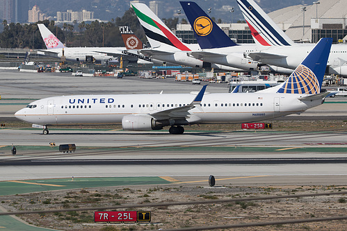 United Airlines Boeing 737-900ER N68880 at Los Angeles International Airport (KLAX/LAX)