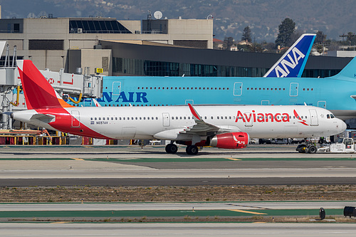 Avianca El Salvador Airbus A321-200 N697AV at Los Angeles International Airport (KLAX/LAX)