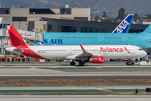 Avianca El Salvador Airbus A321-200 N697AV at Los Angeles International Airport (KLAX/LAX) Avianca El Salvador Airbus A321-200 N697AV at Los Angeles International Airport (KLAX/LAX)