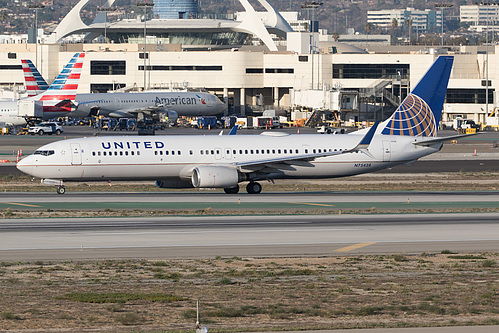 United Airlines Boeing 737-900ER N75428 at Los Angeles International Airport (KLAX/LAX)