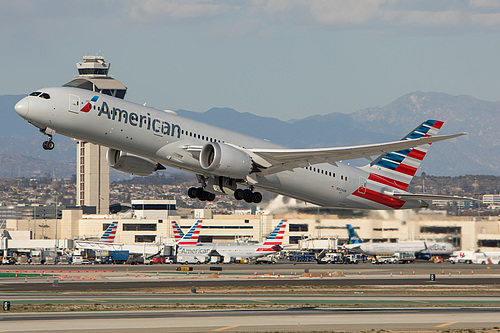 American Airlines Boeing 787-9 N824AN at Los Angeles International Airport (KLAX/LAX) American Airlines Boeing 787-9 N824AN at Los Angeles International Airport (KLAX/LAX)