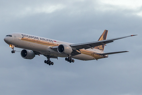 Singapore Airlines Boeing 777-300ER 9V-SWM at London Heathrow Airport (EGLL/LHR)