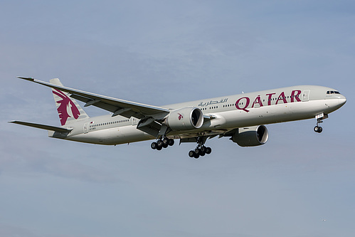 Qatar Airways Boeing 777-300ER A7-BED at London Heathrow Airport (EGLL/LHR) Qatar Airways Boeing 777-300ER A7-BED at London Heathrow Airport (EGLL/LHR)