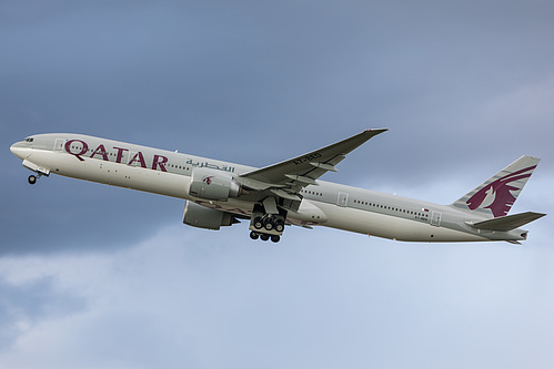 Qatar Airways Boeing 777-300ER A7-BED at London Heathrow Airport (EGLL/LHR) Qatar Airways Boeing 777-300ER A7-BED at London Heathrow Airport (EGLL/LHR)