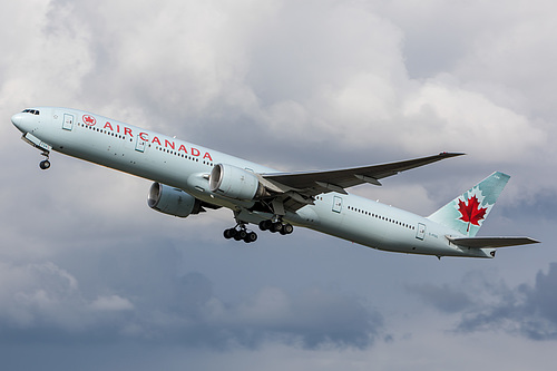 Air Canada Boeing 777-300ER C-FIUL at London Heathrow Airport (EGLL/LHR)