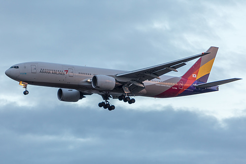 Asiana Airlines Boeing 777-200ER HL7596 at London Heathrow Airport (EGLL/LHR) Asiana Airlines Boeing 777-200ER HL7596 at London Heathrow Airport (EGLL/LHR)