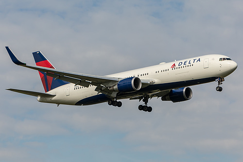 Delta Air Lines Boeing 767-300ER N1605 at London Heathrow Airport (EGLL/LHR)