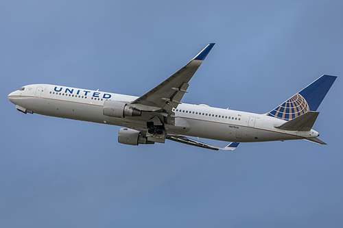 United Airlines Boeing 767-300ER N675UA at London Heathrow Airport (EGLL/LHR)