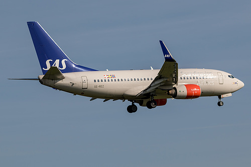 Scandinavian Airlines Boeing 737-700 SE-REZ at London Heathrow Airport (EGLL/LHR)
