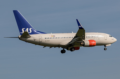 Scandinavian Airlines Boeing 737-700 SE-REZ at London Heathrow Airport (EGLL/LHR) Scandinavian Airlines Boeing 737-700 SE-REZ at London Heathrow Airport (EGLL/LHR)