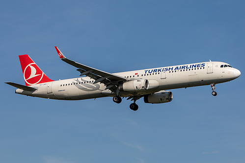 Turkish Airlines Airbus A321-200 TC-JSH at London Heathrow Airport (EGLL/LHR) Turkish Airlines Airbus A321-200 TC-JSH at London Heathrow Airport (EGLL/LHR)