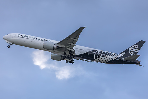 Air New Zealand Boeing 777-300ER ZK-OKN at London Heathrow Airport (EGLL/LHR) Air New Zealand Boeing 777-300ER ZK-OKN at London Heathrow Airport (EGLL/LHR)