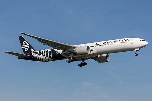 Air New Zealand Boeing 777-300ER ZK-OKR at London Heathrow Airport (EGLL/LHR) Air New Zealand Boeing 777-300ER ZK-OKR at London Heathrow Airport (EGLL/LHR)