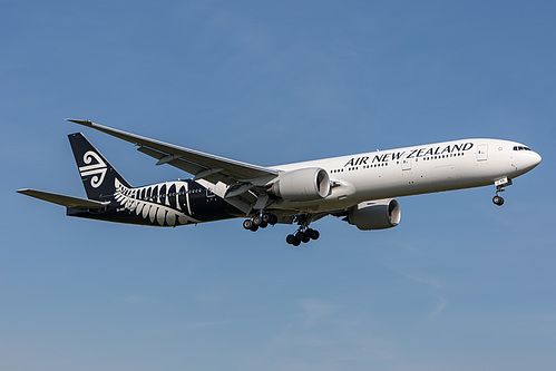 Air New Zealand Boeing 777-300ER ZK-OKR at London Heathrow Airport (EGLL/LHR)