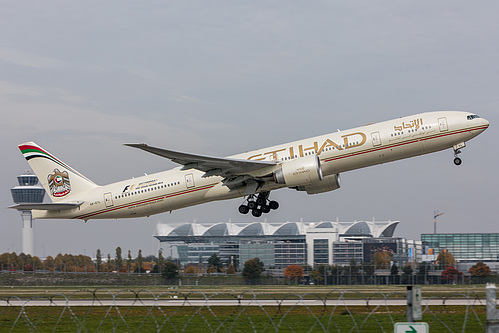 Etihad Airways Boeing 777-300ER A6-ETL at Munich International Airport (EDDM/MUC) Etihad Airways Boeing 777-300ER A6-ETL at Munich International Airport (EDDM/MUC)