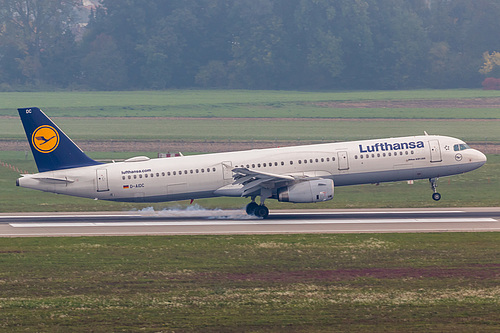 Lufthansa Airbus A321-200 D-AIDC at Munich International Airport (EDDM/MUC)