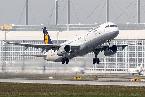 Lufthansa Airbus A321-200 D-AIDX at Munich International Airport (EDDM/MUC)
