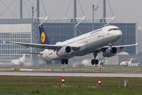 Lufthansa Airbus A321-100 D-AIRA at Munich International Airport (EDDM/MUC)