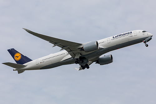 Lufthansa Airbus A350-900 D-AIXA at Munich International Airport (EDDM/MUC)