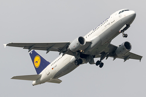Lufthansa Airbus A320-200 D-AIZF at Munich International Airport (EDDM/MUC)