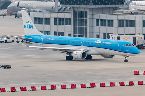 KLM Cityhopper Embraer ERJ-190 PH-EZM at Munich International Airport (EDDM/MUC) KLM Cityhopper Embraer ERJ-190 PH-EZM at Munich International Airport (EDDM/MUC)