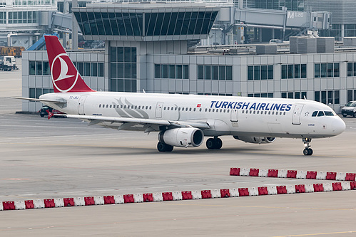 Turkish Airlines Airbus A321-200 TC-JRJ at Munich International Airport (EDDM/MUC) Turkish Airlines Airbus A321-200 TC-JRJ at Munich International Airport (EDDM/MUC)