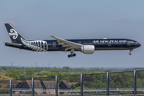 Air New Zealand Boeing 777-300ER ZK-OKQ at London Heathrow Airport (EGLL/LHR) Air New Zealand Boeing 777-300ER ZK-OKQ at London Heathrow Airport (EGLL/LHR)