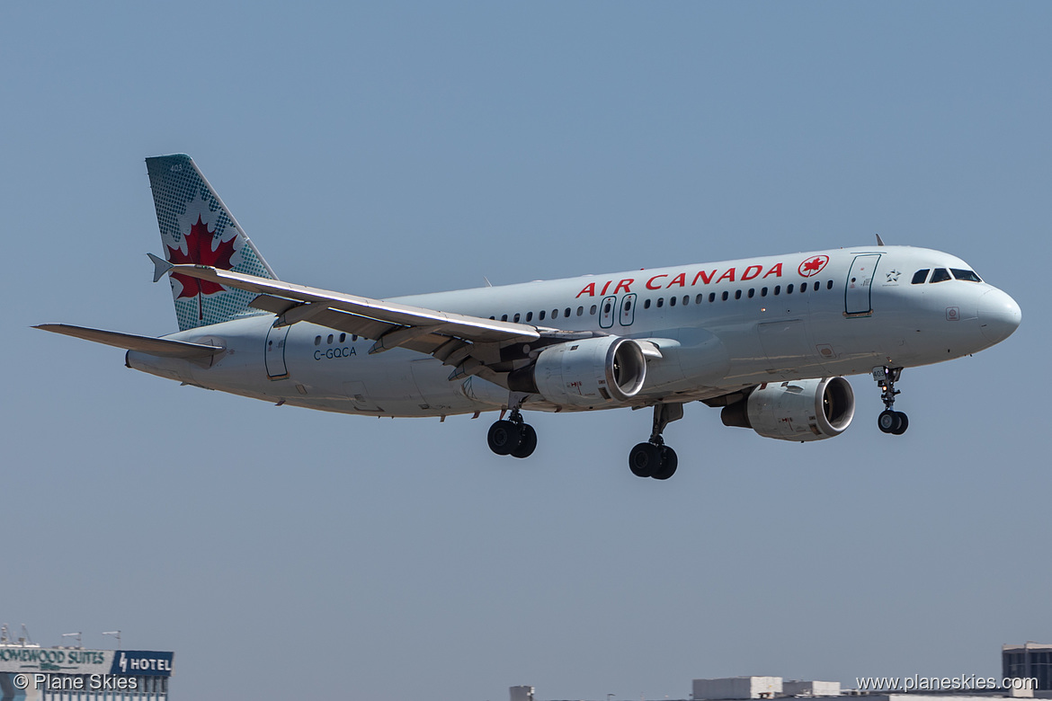 Air Canada Airbus A320-200 C-GQCA at Los Angeles International Airport (KLAX/LAX)