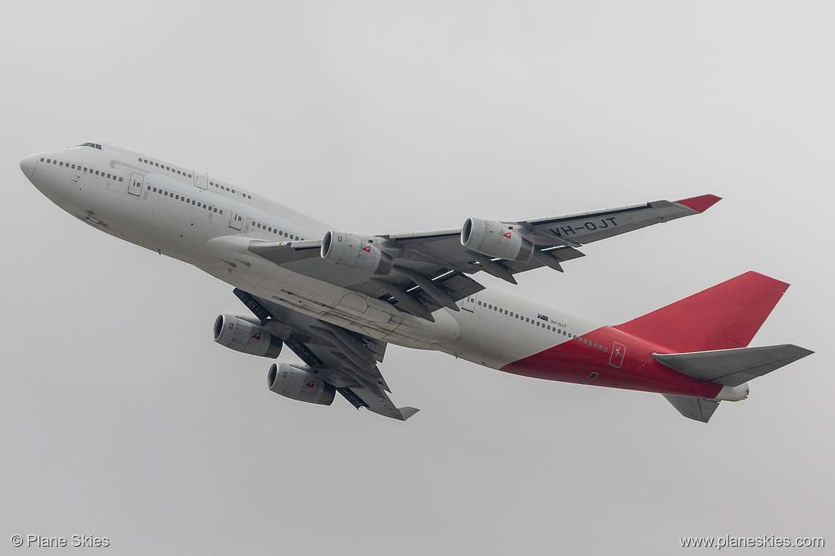 Qantas Boeing 747-400 VH-OJT at Los Angeles International Airport (KLAX/LAX) Qantas Boeing 747-400 VH-OJT at Los Angeles International Airport (KLAX/LAX)