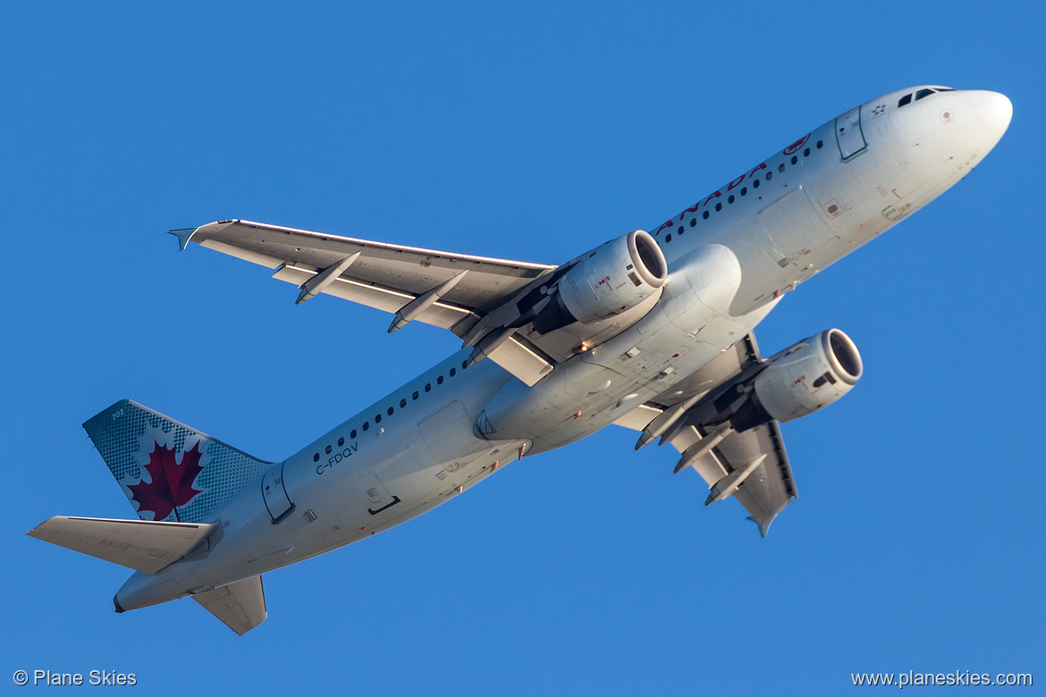 Air Canada Airbus A320-200 C-FDQV at Los Angeles International Airport (KLAX/LAX)