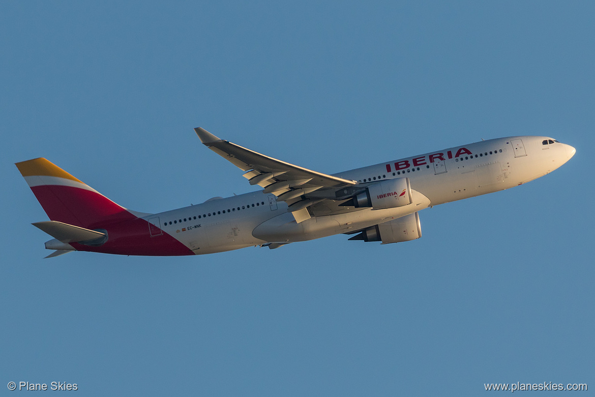 Iberia Airbus A330-200 EC-MNK at Los Angeles International Airport (KLAX/LAX)