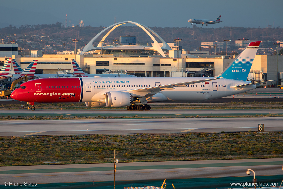 Norwegian Air UK Boeing 787-9 G-CKLZ at Los Angeles International Airport (KLAX/LAX)