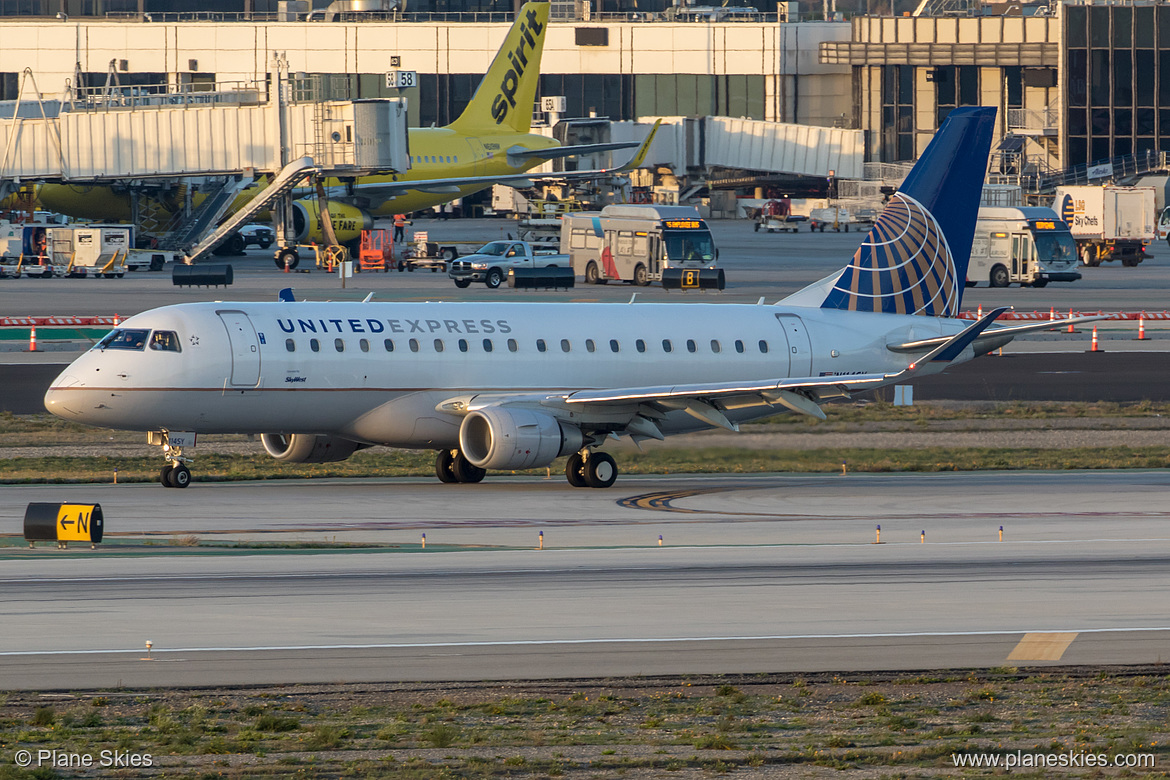 SkyWest Airlines Embraer ERJ-175 N114SY at Los Angeles International Airport (KLAX/LAX)