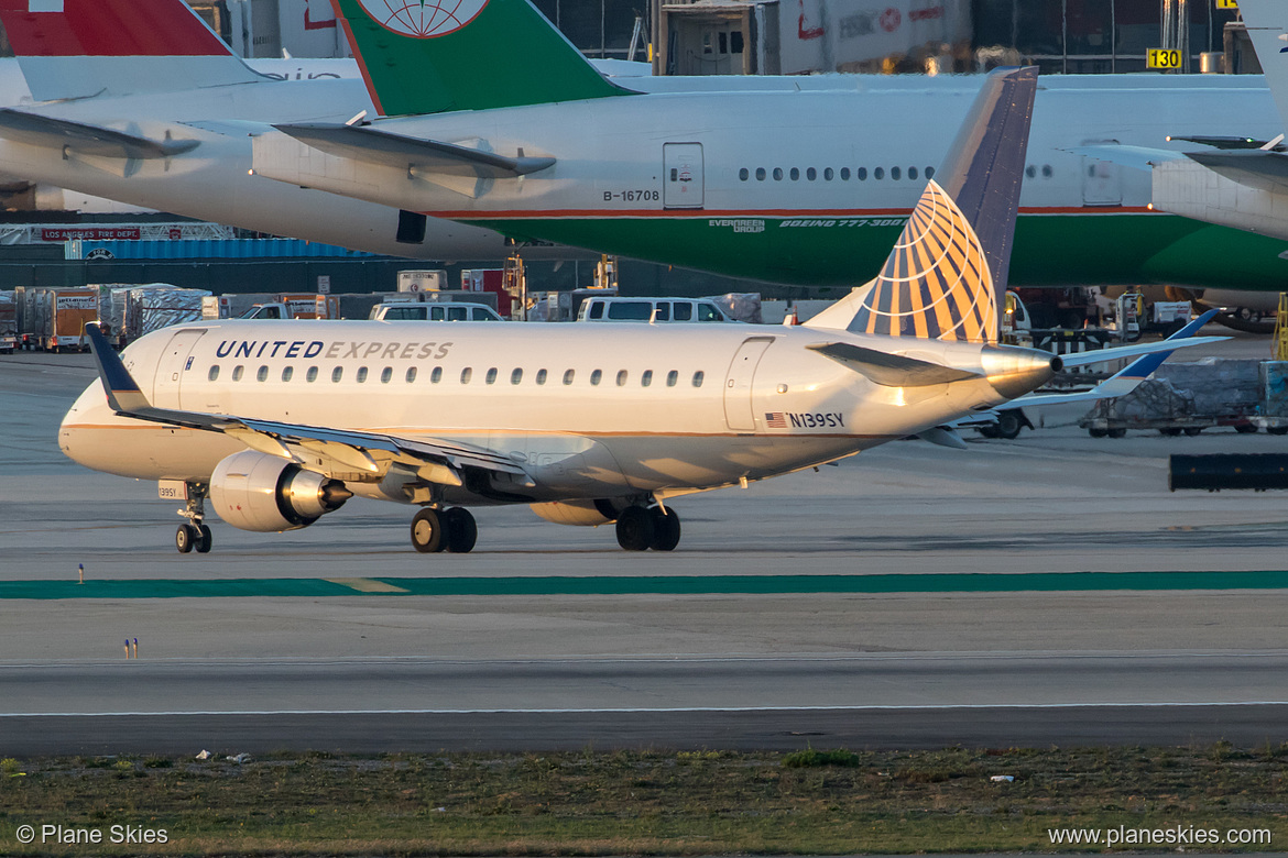 SkyWest Airlines Embraer ERJ-175 N139SY at Los Angeles International Airport (KLAX/LAX)