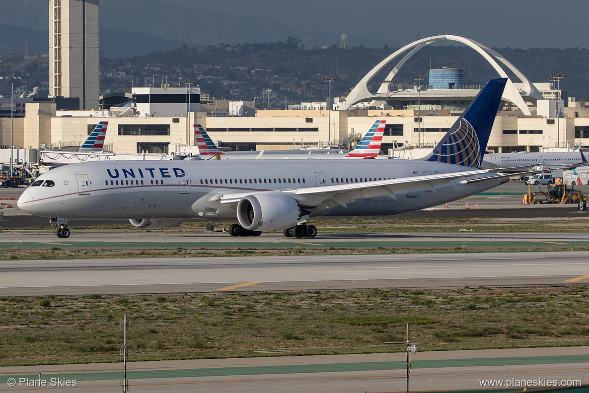 United Airlines Boeing 787-9 N26960 at Los Angeles International Airport (KLAX/LAX) United Airlines Boeing 787-9 N26960 at Los Angeles International Airport (KLAX/LAX)