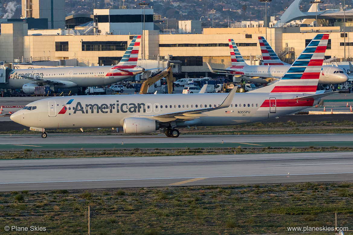 American Airlines Boeing 737-800 N355PU at Los Angeles International Airport (KLAX/LAX) American Airlines Boeing 737-800 N355PU at Los Angeles International Airport (KLAX/LAX)