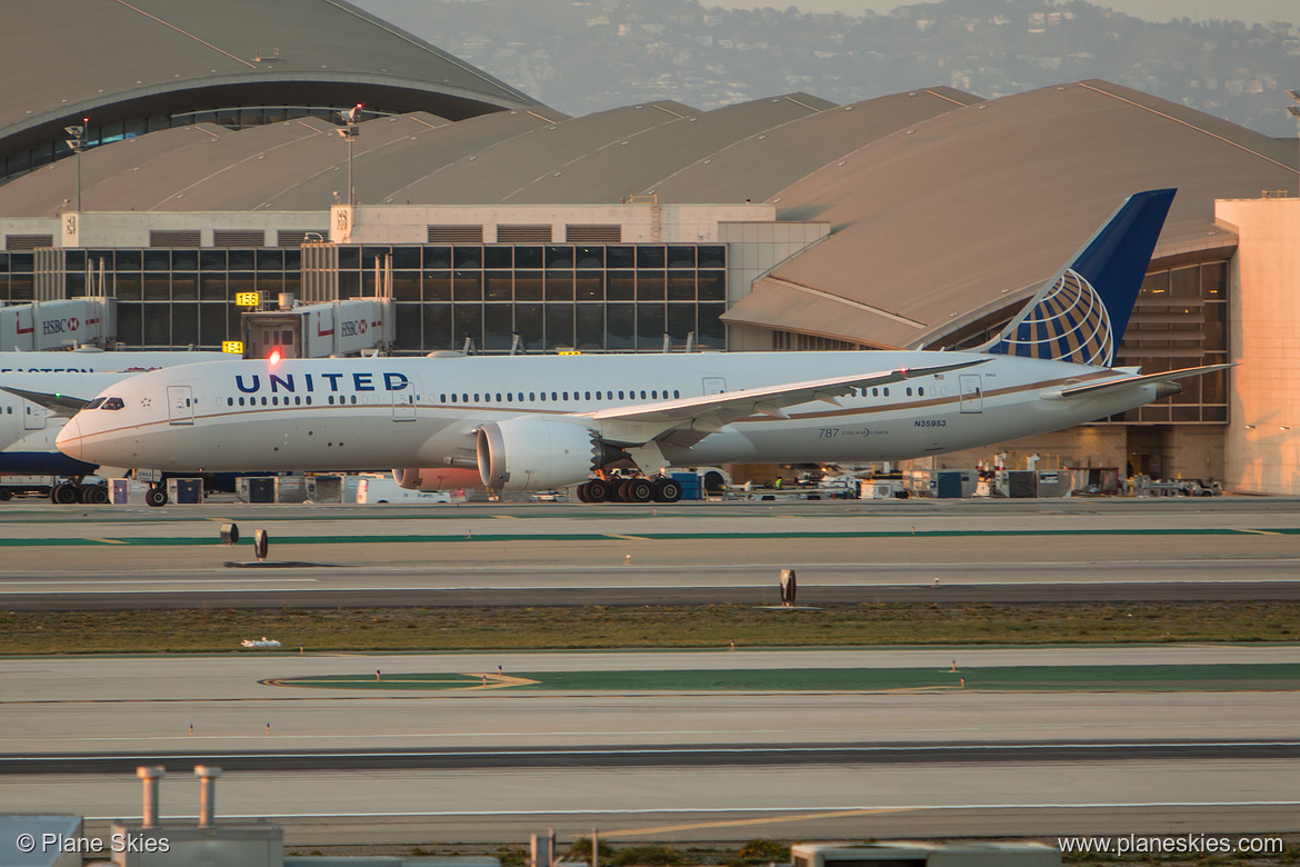 United Airlines Boeing 787-9 N35953 at Los Angeles International Airport (KLAX/LAX) United Airlines Boeing 787-9 N35953 at Los Angeles International Airport (KLAX/LAX)