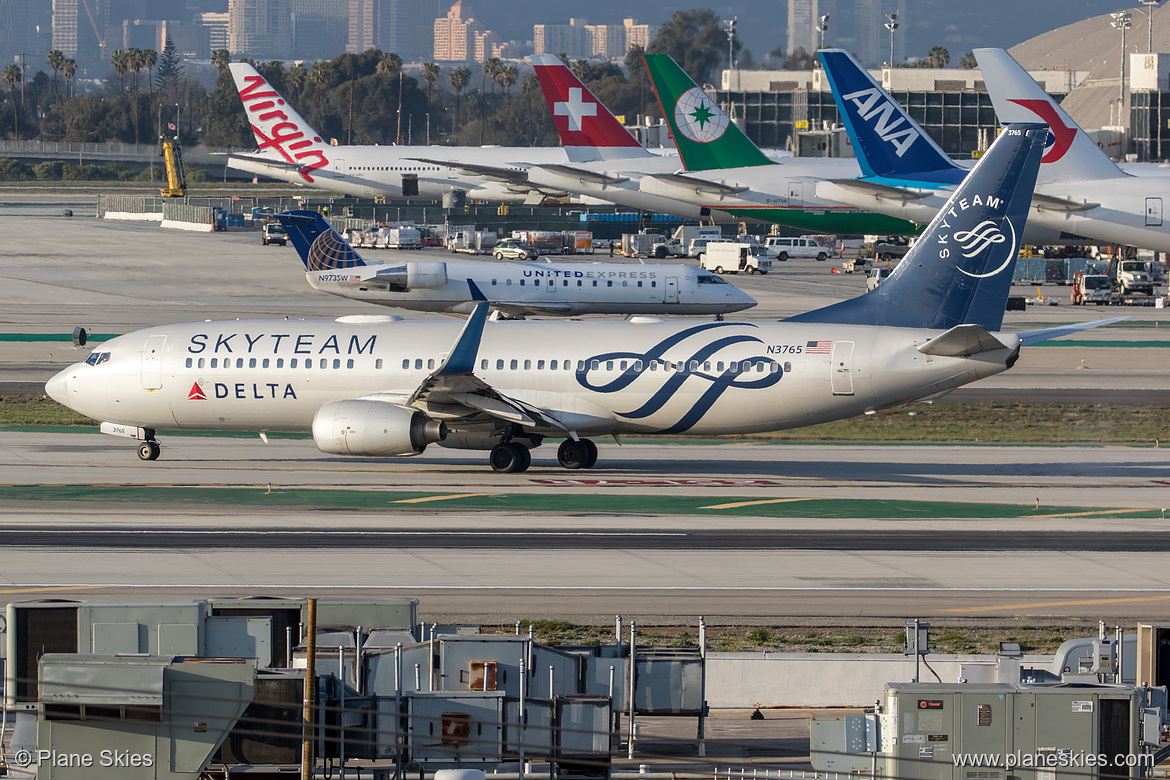Delta Air Lines Boeing 737-800 N3765 at Los Angeles International Airport (KLAX/LAX) Delta Air Lines Boeing 737-800 N3765 at Los Angeles International Airport (KLAX/LAX)