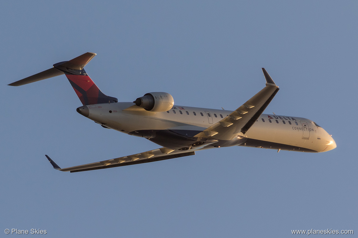 SkyWest Airlines Canadair CRJ-700 N603SK at Los Angeles International Airport (KLAX/LAX)