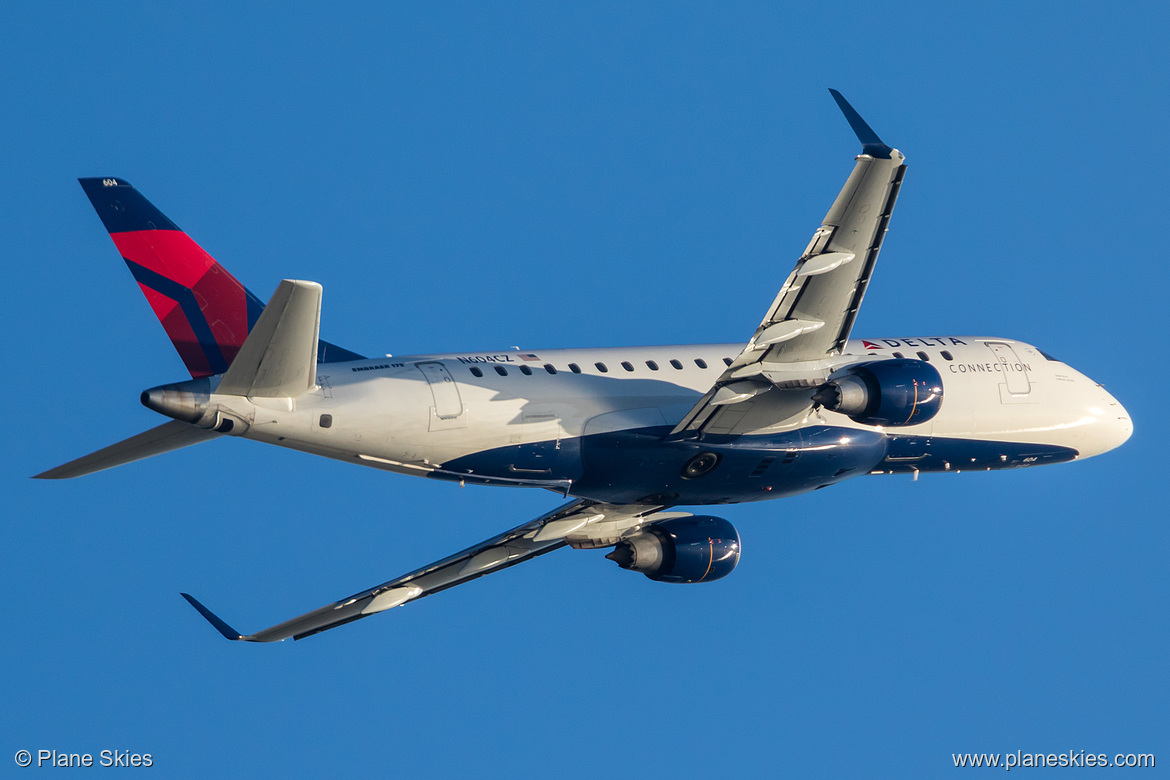 Compass Airlines Embraer ERJ-175 N604CZ at Los Angeles International Airport (KLAX/LAX)