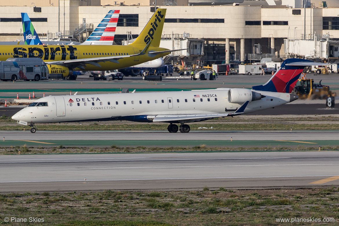 SkyWest Airlines Canadair CRJ-700 N625CA at Los Angeles International Airport (KLAX/LAX)