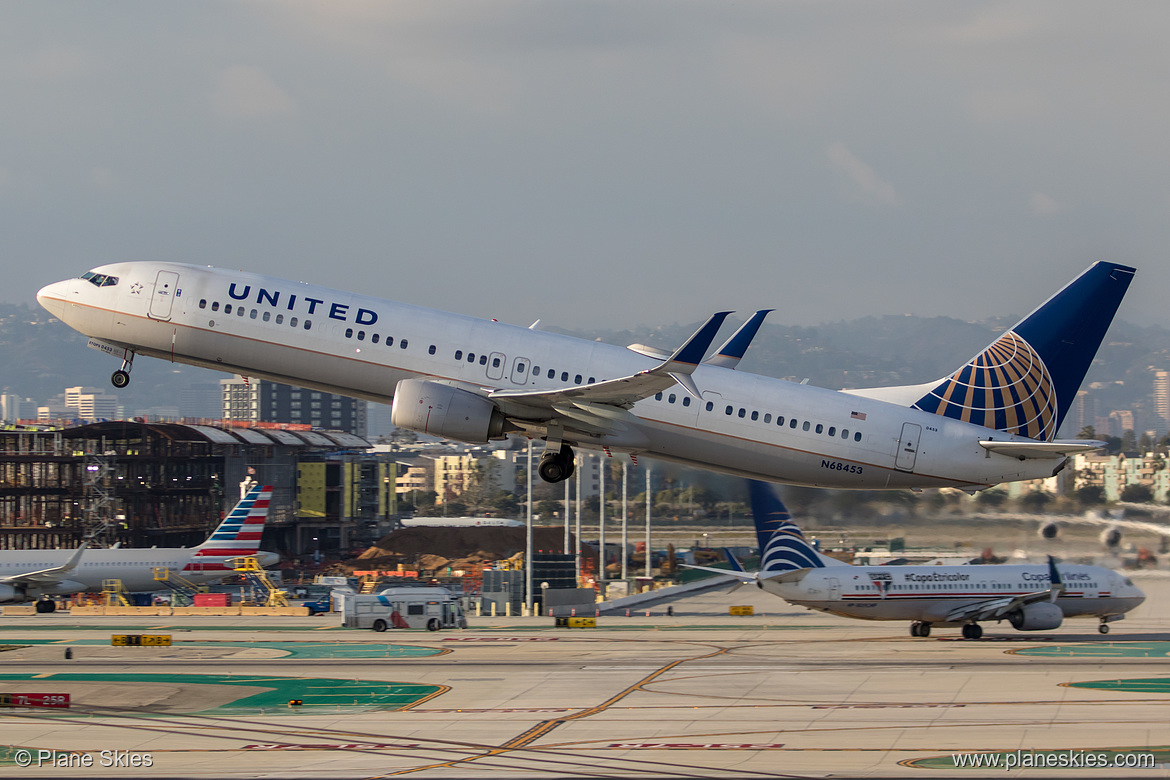 United Airlines Boeing 737-900ER N68453 at Los Angeles International Airport (KLAX/LAX) United Airlines Boeing 737-900ER N68453 at Los Angeles International Airport (KLAX/LAX)