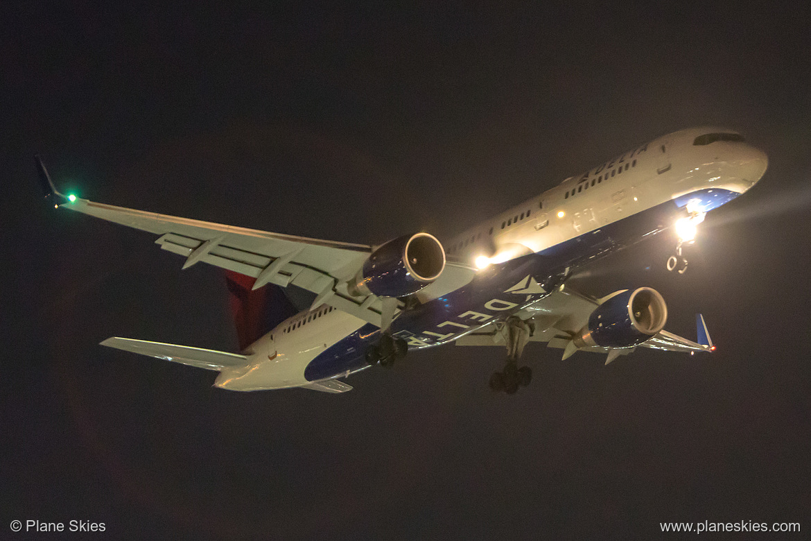 Delta Air Lines Boeing 757-200 N710TW at Los Angeles International Airport (KLAX/LAX)