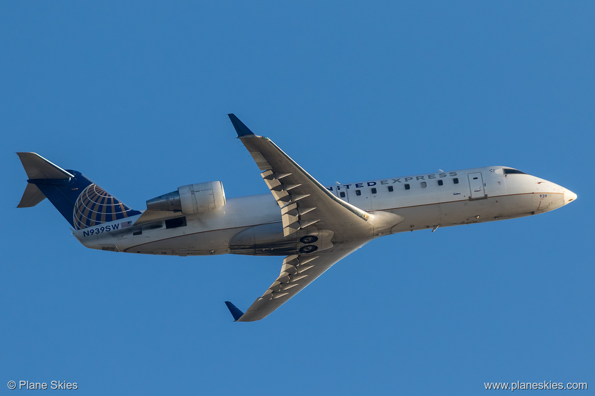 SkyWest Airlines Canadair CRJ-200 N939SW at Los Angeles International Airport (KLAX/LAX)