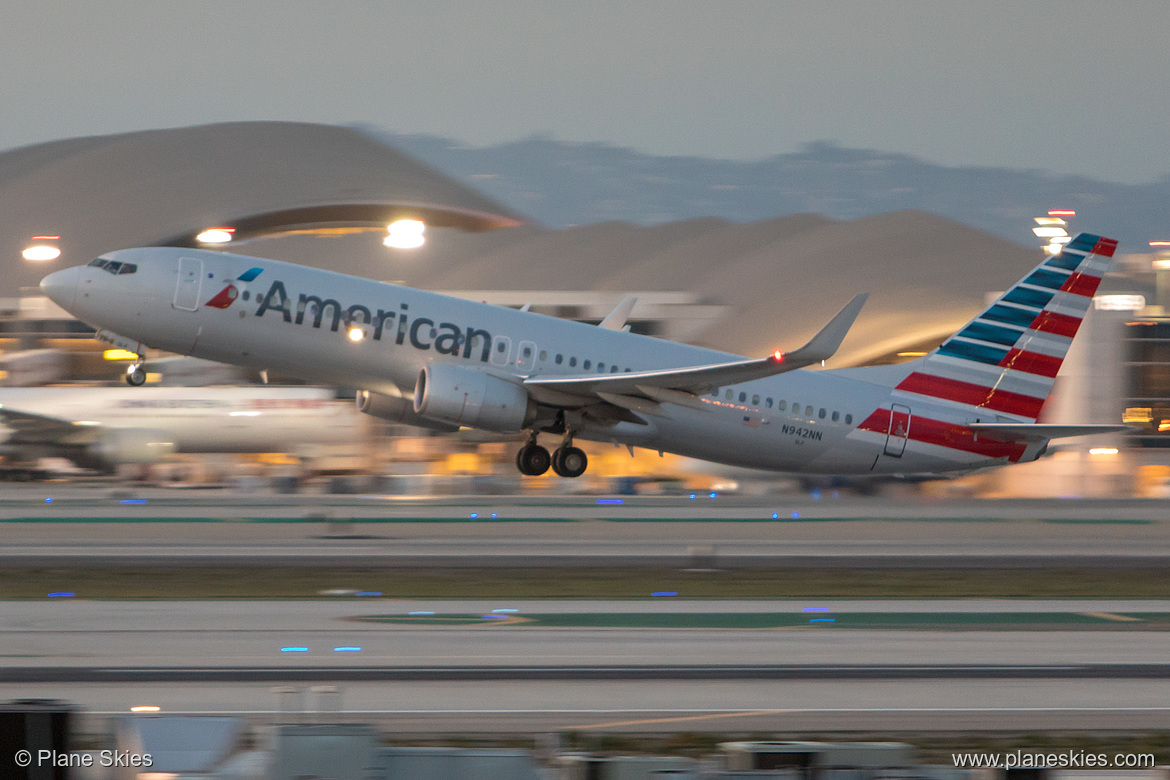American Airlines Boeing 737-800 N942NN at Los Angeles International Airport (KLAX/LAX)
