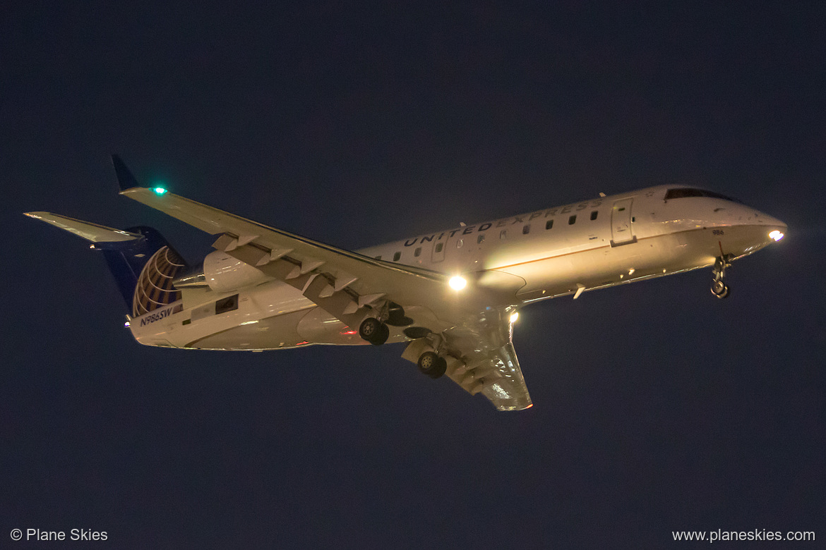 SkyWest Airlines Canadair CRJ-200 N986SW at Los Angeles International Airport (KLAX/LAX)